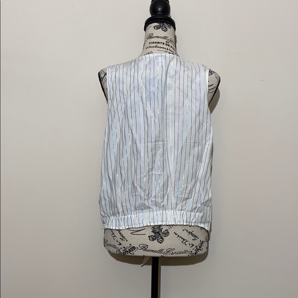 Express Button Down Tank - Picture 2 of 5